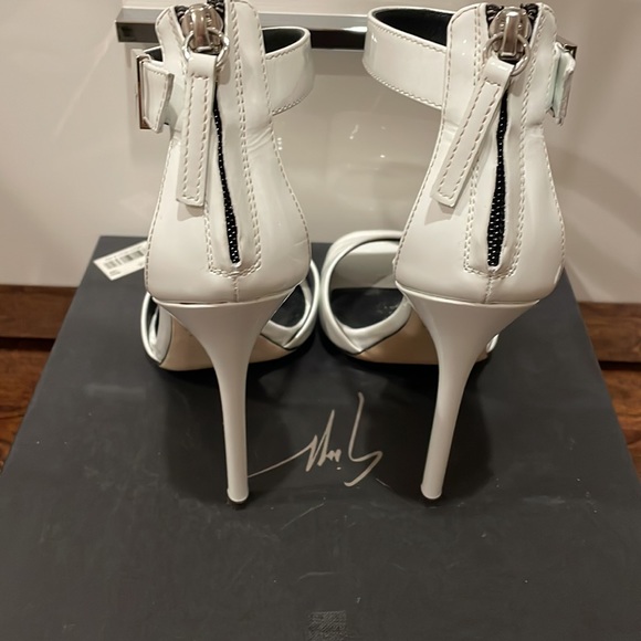 Giuseppe zanotti designer shoes. Super beautiful shoe in perfect condition. - Picture 5 of 8